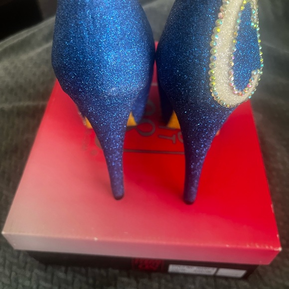 Custom NFL Los Angeles San Diego Chargers heels pumps (5 1/2”). One of a kind. - Picture 4 of 8